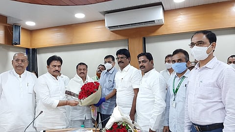 एपीएमसी निवडणुकीत महाविकासआघाडीचा वरचष्मा; बिनविरोध झाली सभापतींची निवड