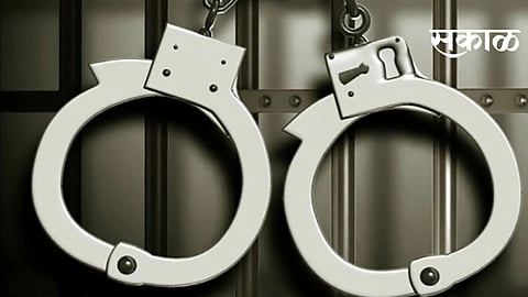 'आम्ही इथले भाई', धमकी देत मारहाण; लॉजमध्ये तोडफोड करून लुटले