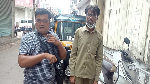 auto driver returns money of a passenger shows humanity