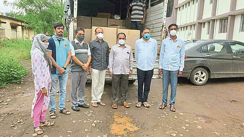 कोरोना निवारणार्थ माणच्या एमआयडीसीची लाख माेलाची मदत