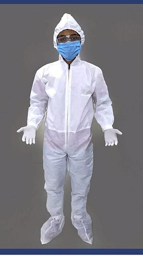 पीपीई सूटच्या उत्पादनातून शिरपूर कोरोनायोद्धा..."लॉकडाउन'मध्ये हजार जणांना रोजगार !