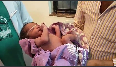 The baby was born in the auto belgum