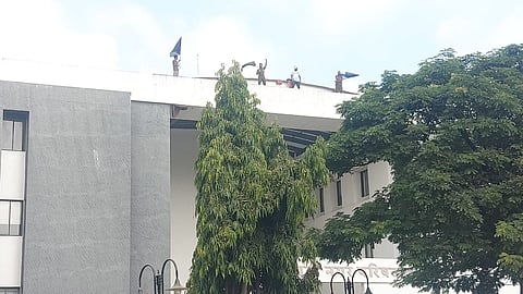 Even though the employees of Baramati Municipality did not get the sanagraha grant, they have withdrawn the strike