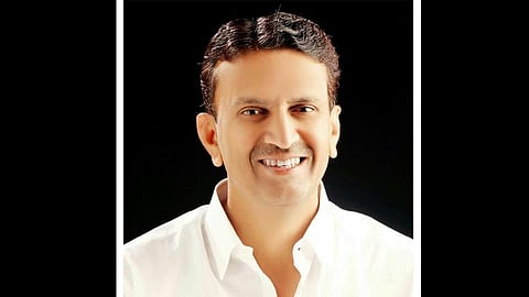 जेष्ठ शिक्षण तज्ञ नांदेडे व पंडित यांच्या उपस्थितीत आदर्श शिक्षक पुरस्काराचे वितरण