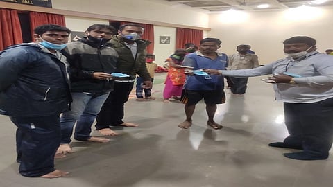 Water seeped into 15 houses in belgaum Municipal Corporation has started a shelter center at Kaivalya Yoga Mandir on Mandoli Road