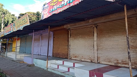 Strictly closed on Nipani Black Day Dryness in the market: Protest against tasmac in Karnataka