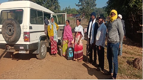 police help to pregnant woman in bhamragad of gadchiroli