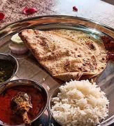 "लोकमंगल'कडून दररोज चार हजारांना अन्नदान