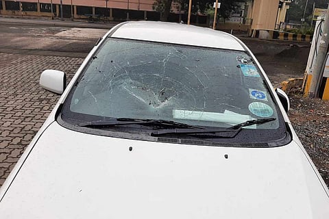 Boys and girls damage the Congress leaders car in Nagpur