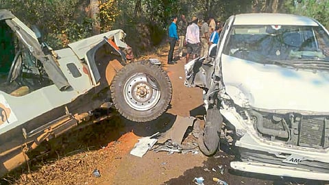 accident in road of goa khanapur near belgaum but no injury in accident