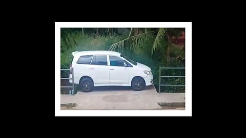 unique car parking video viral on social media
