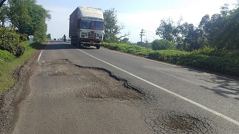 on the road From Chalisgaon to Dhule 580 pits