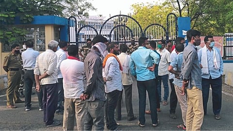 Suicide of a project affected girl from Vekoli in Amravati