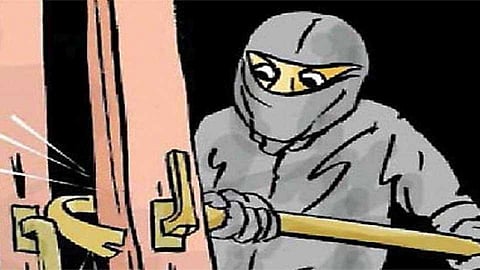 Akola News: Robbery at home, thieves looted Rs 1.5 lakh