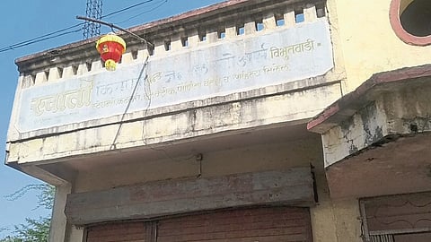 Armed robbery at Vibhutwadi; Attack on three including father and son