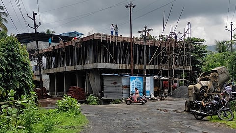खोपोली : खोपोली परिसरात बांधकाम क्षेत्राने पुन्हा श्री गणेशा केला आहे.