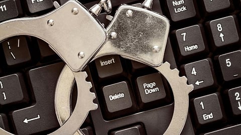 crime case in kolhapur theft of alcohol checking 7 employee arrested