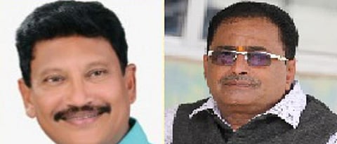 arun dhote gives his chair to sunil deshpande in rajura corporation