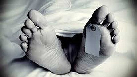 असंवेदनशील रुग्णालय अन् हतबल नातेवाईक