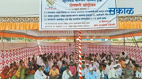 पाहा Video : सरंमजामशहांची 16 आणेवारीची रद्द करा; बेमुदत ठिय्या आंदाेलन सुरु
