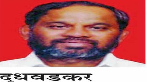 Shiv Sena liaison chief Arun Dudhwadkar speaking at the Shiv Sena member registration meet