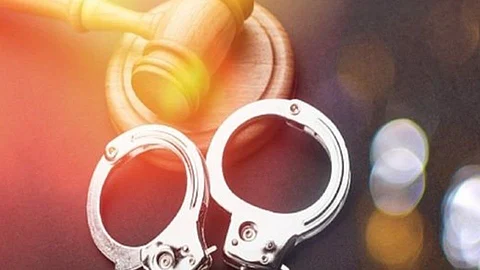 मित्रानेच मारला दोन लाखांच्या दागिन्यांवर डल्ला; सीसीटीव्हीतून प्रकार उघड