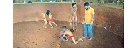 wrestlers are reduceed in shahu aakhada kolhapur