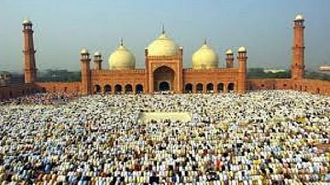 kolhapur Eid festival prayers of five Muslim brothers on the ground of Muslim Boarding