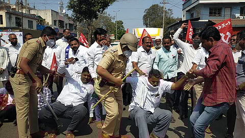 केंद्रातील मंत्री बहिरे, माजी मुख्यमंत्र्यांच्या पत्नी आक्रमक; साताऱ्यात आंदाेलकांची पाेलिसांकडून उचलबांगडी
