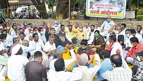 Demand In Gadhinglaj To Dismiss The Officer Kolhapur Marathi News