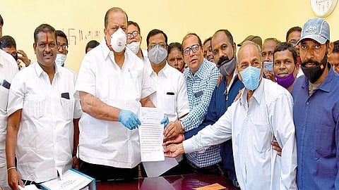 Request To The Minister For The Location Of The Sports Complex At Gadhinglaj Kolhapur Marathi News