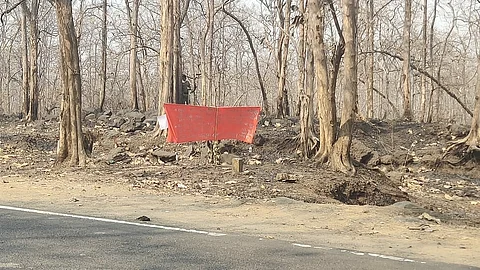 Naxal banner found in Alapally area of Gadchiroli