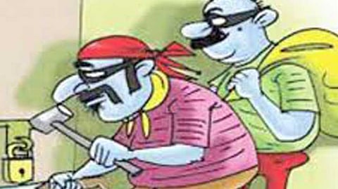 10 lakh rupees burglary in Dhruvnagar Indiranagar Gorewadi Nashik News