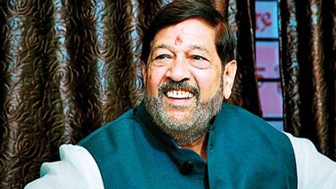 'टास्क फोर्स'ची मागणी म्हणजे गिरीश बापटांची प्रसिद्धीसाठी उठाठेव!