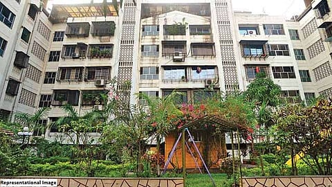 लॉकडाऊन शिथील, कोरोनाचा फैलाव सुसाट; महिनाभरात सोसायट्यांमधील रुग्णसंख्येत 'इतके' टक्के वाढ