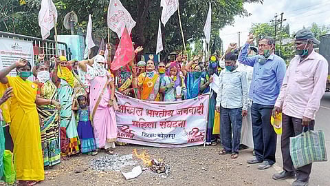 Strong Protests In Ichalkaranji For Electricity Bill Waiver Kolhapur Marathi News