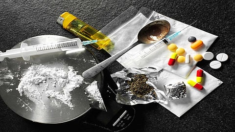 What are drugs and what are the symptoms of drug addicts read full story