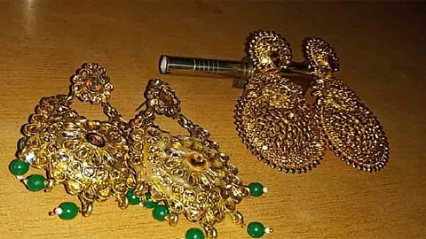 फक्त 'हे' कानातले घाला मग मुलींनो तुमची छेड काढण्यास कुणीही धजावणार नाही