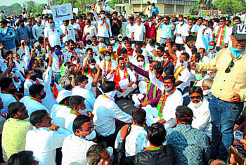 खडसेंच्या पक्षांतरानंतर महाजनांचे शक्तिप्रदर्शन !