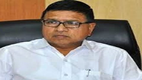 Municipal Commissioner Dr.Mallinath Kalshetti Speaking to reporters after the sudden transfer became emotional
