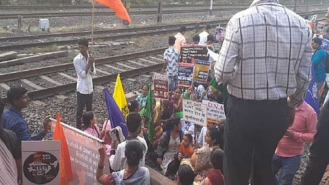 भारत बंदमुळे मुंबईची लाईफ लाईन विस्कळीत, ट्रेन प्रवाशांनो बातमी वाचा