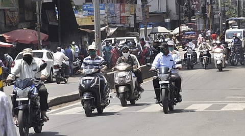 do not follow the role of social distance in laxmipuri market kolhapur