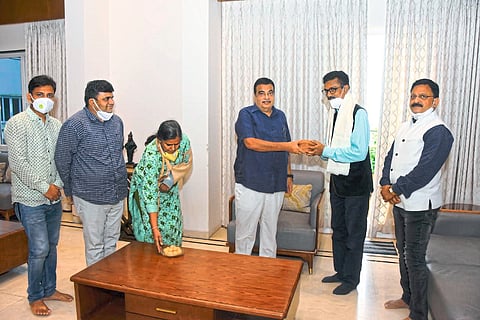 kulguru-gadkari bhet