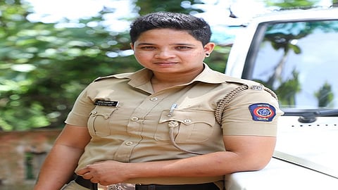 special story on police women latika she is driver and bodyguard of officers in ratnagiri