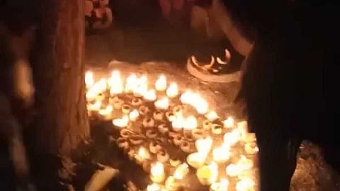 Akola News: Abhuday Foundations innovative Diwali, lights installed in the cemetery