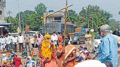 Movement Against Micro Finance Companies Kolhapur Marathi News