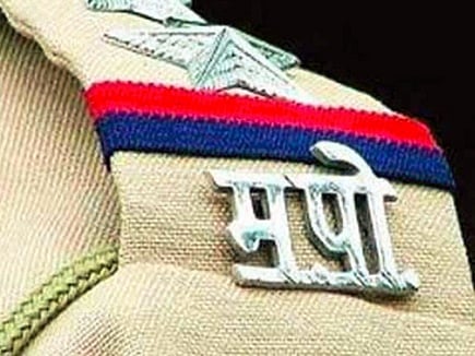 #Lockdown : पैसे मागितल्याची तक्रार; पोलिस अधिकाऱ्यावर निलंबानाची कारवाई