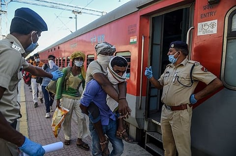 sudden death of odisha labaour in train journey