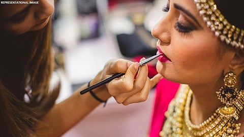 मेकअप आर्टिस्ट्सनी केला वर्ल्ड रेकॉर्ड, 1500 हुन अधिक मेकअप आर्टिस्टनी केला ऑनलाइन मेकअप