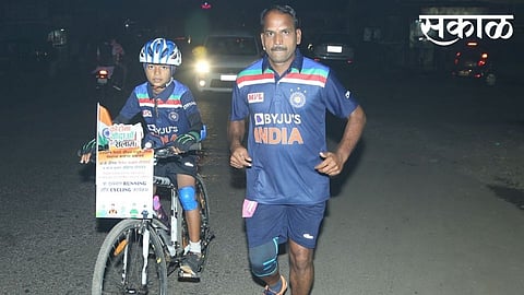 कोविड योद्ध्यांच्या गौरवार्थ माजी सैनिकाची सातारा ते रहिमतपूर धाव